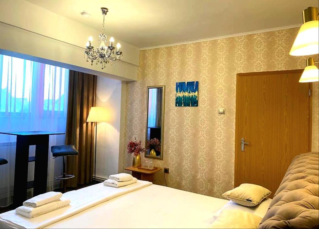 Casa Topazz Târgu Jiu Buitenkant foto